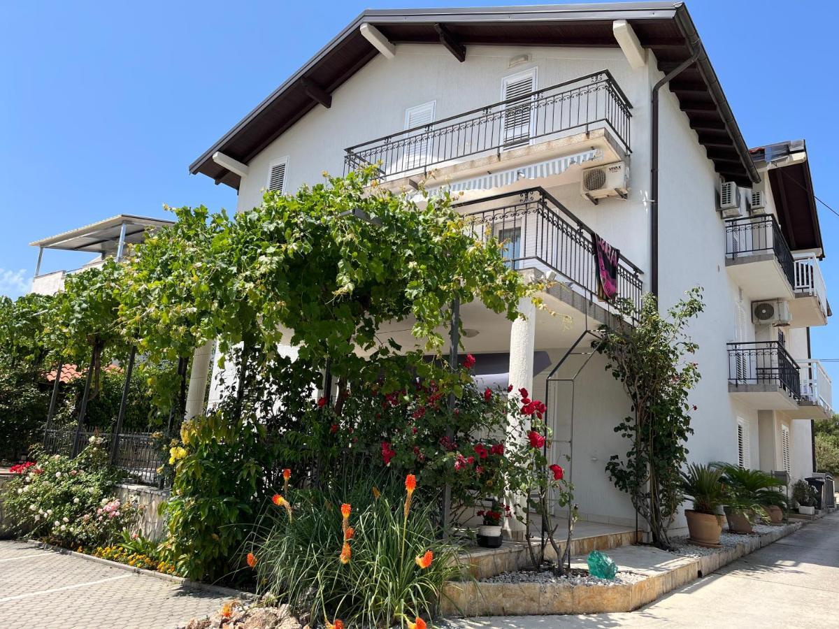 Apartament Logos