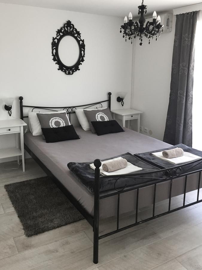 Logos Apartment
