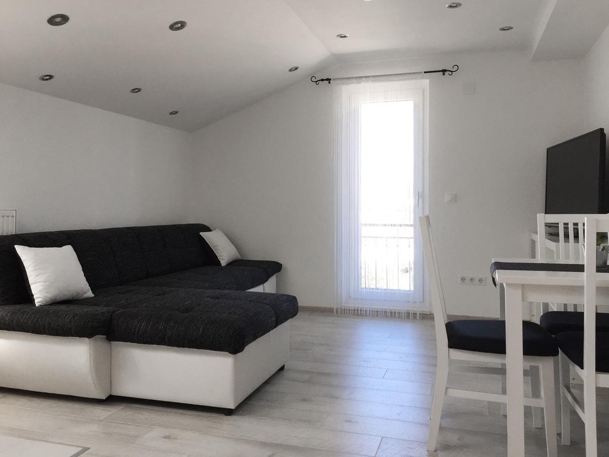 Logos Apartment